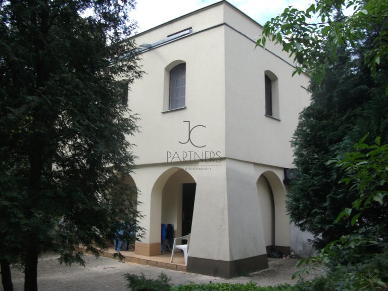 Stylowy dom z garażem blisko SKM